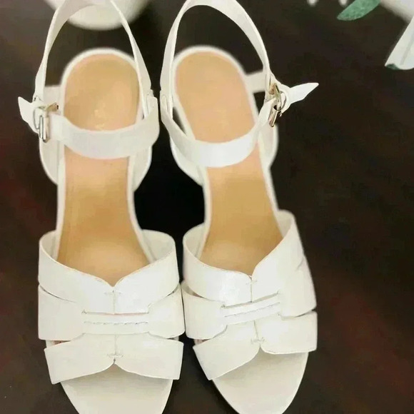 Nine West Women’s sandal wedges white color like new size 6 - Picture 6 of 8